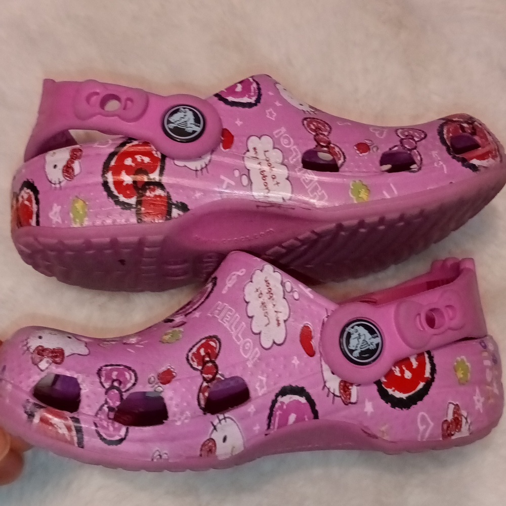 Hello Kitty Crocs - Picture 6 of 8